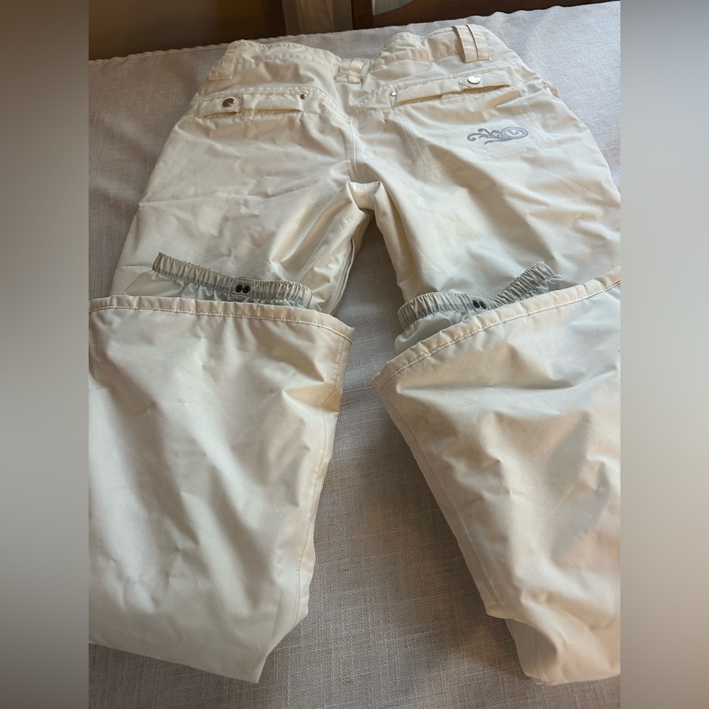 Burton women’s ski and board pants - Picture 3 of 8